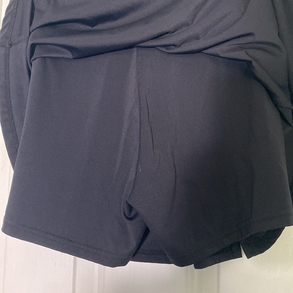 Black tennis skirt with slit activewear workout clothes, golf skirt - Picture 4 of 9